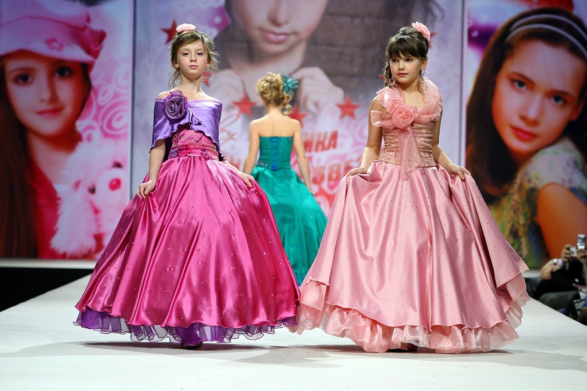 Нарядиться принцессой. Красивые бальные платья для девочек. Бальные платья для девочек 10 лет. Праздничная одежда. Пышное платье для девочки.