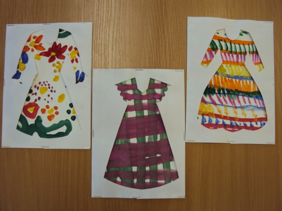 Платье для мамы в детском саду. Рисование в старшей группе на тему одежда. Рисование платья в средней группе. Рисование в старшей группе по теме оде. Аппликация одежда в старшей группе.